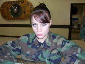 Army Brunette  (x96) 27bdxucoje