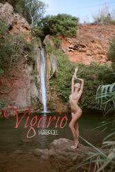 Clover-Vigario-Waterfall-x21-6720px-q7bgddra0q.jpg