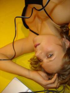 Blonde-playing-and-making-photos-at-home-x206-y7bhch70nu.jpg