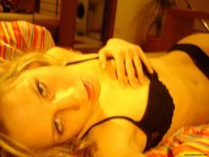 Blonde-playing-and-making-photos-at-home-x206-d7bhcgmjhl.jpg