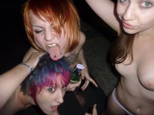 Drunken Emo Girls x115-b7bgxir7l1.jpg