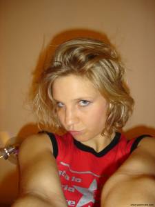 Blonde-playing-and-making-photos-at-home-x206-h7bhcdpgnx.jpg