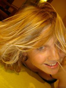 Blonde-playing-and-making-photos-at-home-x206-r7bhch4lxn.jpg