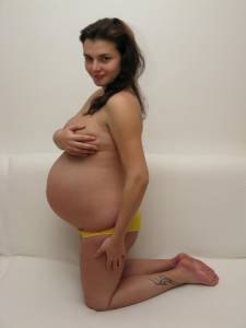 Pregnant-Renata-x91-w7bh9d2kqa.jpg