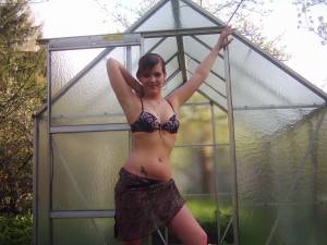 Wife outdoors and in the Gym x 70-s7bi0n9hhz.jpg