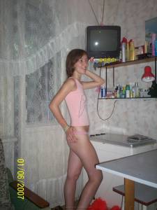 Russian teen posing and playing x6237bi9c8e7o.jpg