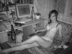 Russian teen posing and playing x62-n7bi9dc05a.jpg