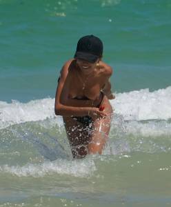 Patricia-Contreras-Topless-On-The-Beach-In-Miami-u7b4h5vwmx.jpg