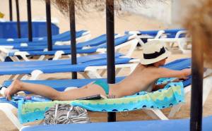 Roxanne Pallett Topless Sunbathing In Cyprus77b42weeus.jpg