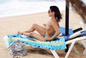 Roxanne Pallett Topless Sunbathing In Cyprus-57b42wfhdy.jpg
