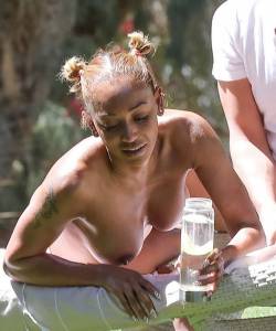 Melanie Brown Topless At A Resort In Desert Springs f7b4h29aaw