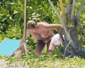 Katie Price Topless On A Beach In Miami j7b4h8rvvz