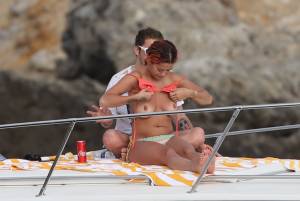 Rita-Ora-Topless-On-A-Yacht-In-Tuscany-f7b4h22330.jpg