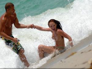 Natasha-Hamilton-Topless-On-The-Beach-In-Miami-v7b4h2bvg6.jpg