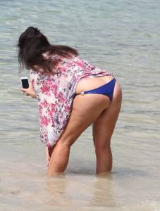 Lisa Appleton Topless On A Beach In The Gulf of Thailand27b4h49izn.jpg
