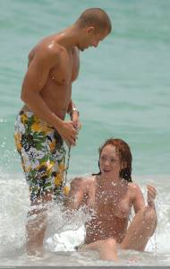 Natasha-Hamilton-Topless-On-The-Beach-In-Miami-07b4h1mp2b.jpg