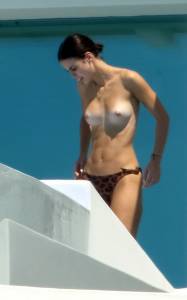 Lena-Meyer-Landrut-Caught-Topless%21-r7b4h59jds.jpg