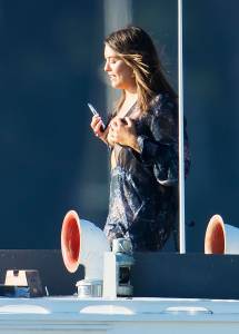 Olympia-Valance-Topless-Candids-While-Changing-For-A-Photo-Shoot-o7b47mrsqp.jpg