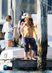 Olympia Valance Topless Candids While Changing For A Photo Shoot77b47m7l7k.jpg