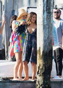 Olympia-Valance-Topless-Candids-While-Changing-For-A-Photo-Shoot-e7b47mn6of.jpg