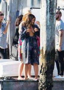 Olympia-Valance-Topless-Candids-While-Changing-For-A-Photo-Shoot-f7b47mqyov.jpg