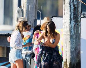 Olympia Valance Topless Candids While Changing For A Photo Shoot w7b47m0731