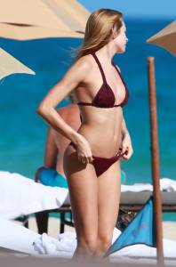 Ashlen-Alexandra-Topless-At-The-Beach-In-Miami-67b47p0ppn.jpg