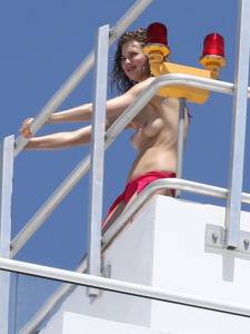 Lindsey Wixson Topless On The Set Of A Photoshoot in Miami k7b75h2e3x