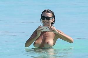 Emily Ratajkowski Topless On A Beach In Cancun, Mexico17b741q6vr.jpg