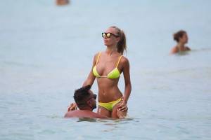 Laura Cremaschi Topless In The Sea In Miami67b74mtcld.jpg