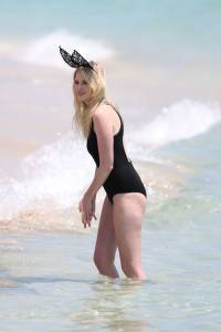 Lara Stone Topless While On A Photo Shoot In Miami-u7b75gsic6.jpg