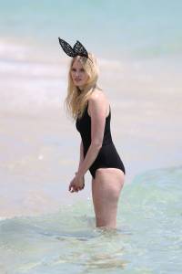 Lara Stone Topless While On A Photo Shoot In Miami-u7b75gtei6.jpg