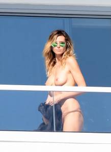 Heidi Klum Topless On A Balcony In Miamie7b74kx01m.jpg
