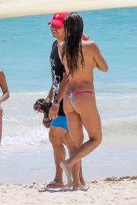 Arianny-Celeste-Topless-On-The-Beach-In-Mexico-o7b79e5m0d.jpg