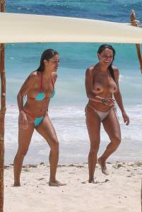 Arianny-Celeste-Topless-On-The-Beach-In-Mexico-a7b79dtxgt.jpg