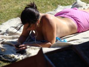 Neighbour-Spy-Topless-%2836-foto%29-67bn30u73u.jpg