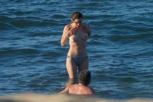Marion Cotillard Topless On The Island Of Fuerteventurad7bntg55pk.jpg