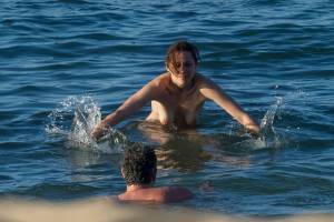 Marion-Cotillard-Topless-On-The-Island-Of-Fuerteventura-77bntg4r2q.jpg