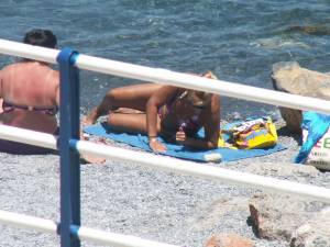 Beach-Voyeur-Spy-Crete-Greece-47bnnfcekm.jpg