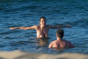 Marion-Cotillard-Topless-On-The-Island-Of-Fuerteventura-g7bntgf7ne.jpg