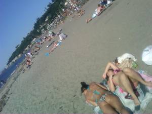 Italian-Girls-On-The-Beach-x102-x7bnwq92en.jpg