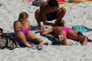 Italian Girls On The Beach x102-f7bnwplozz.jpg