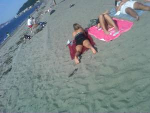 Italian-Girls-On-The-Beach-x102-o7bnwqmphy.jpg