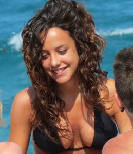 Italian-Girls-On-The-Beach-x102-e7bnworvoq.jpg