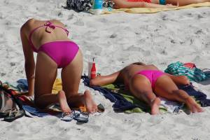 Italian Girls On The Beach x102-w7bnwp8qci.jpg