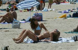 Italian Girls On The Beach x102-y7bnwqtzsv.jpg