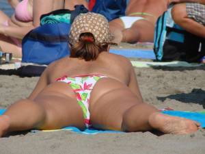 Italian-Girls-On-The-Beach-x102-y7bnwqsmon.jpg