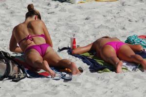 Italian-Girls-On-The-Beach-x102-d7bnwppqyj.jpg