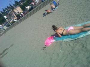 Italian Girls On The Beach x102-d7bnwqkyaf.jpg