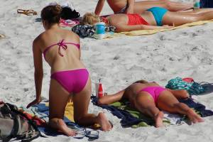 Italian-Girls-On-The-Beach-x102-s7bnwpmoiv.jpg
